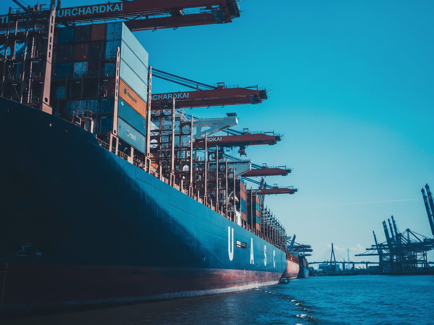 Container vessel loading at port